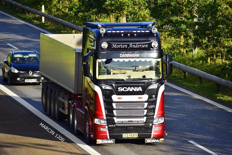 _DSC4235 MORTEN ANDERSEN-crop-SCANIA S650 V8.JPG