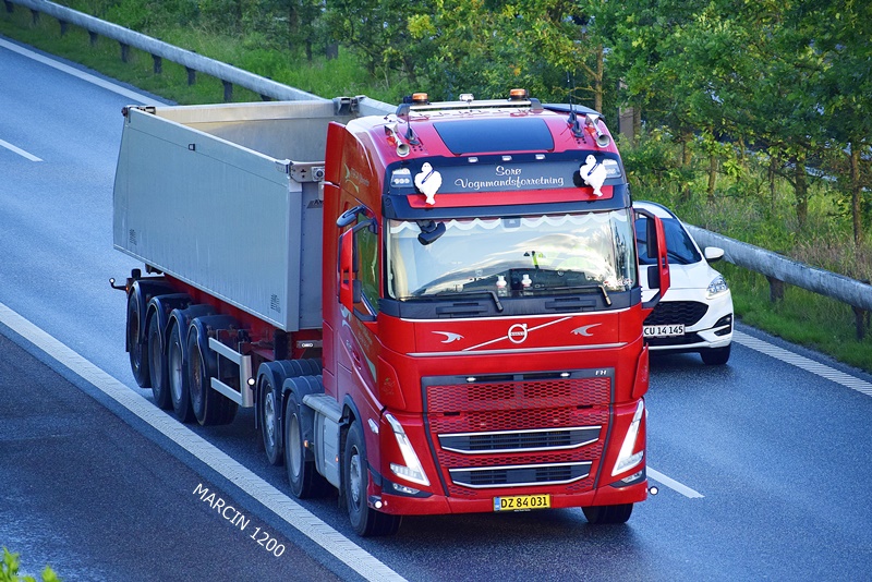 _DSC4149 SORO VOGNMANDSFORRETNING-crop-VOLVO FH V.JPG