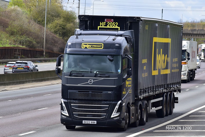 _DSC0579-crop-Hales Freight-VOLVO FH V.JPG