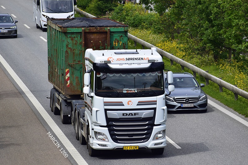 _DSC4593 JOHS.SORENSEN-crop-DAF XF 106 II.JPG