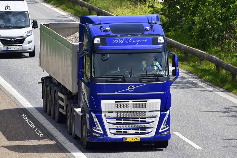 _DSC4794 BH TRANSPORT-crop-VOLVO FH V.JPG