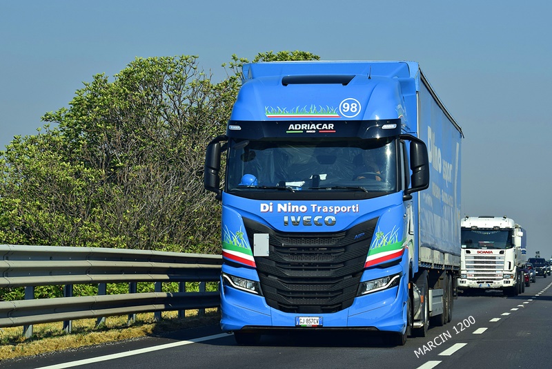 _DSC6439-crop-Di Nino Trasporti-IVECO S WAY.JPG