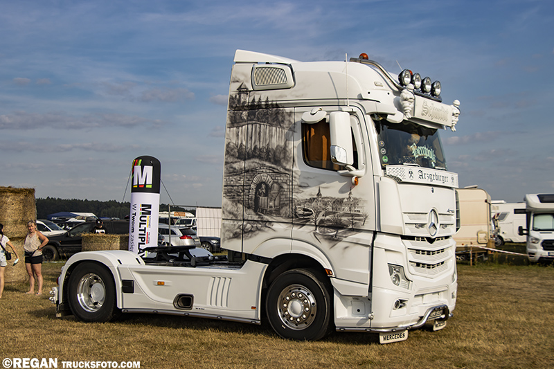 Mercedes-Benz Actros MP4 - Schmidt.jpg