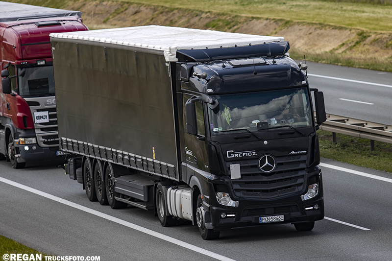 Mercedes-Benz Actros MP4 - Greficz.jpg
