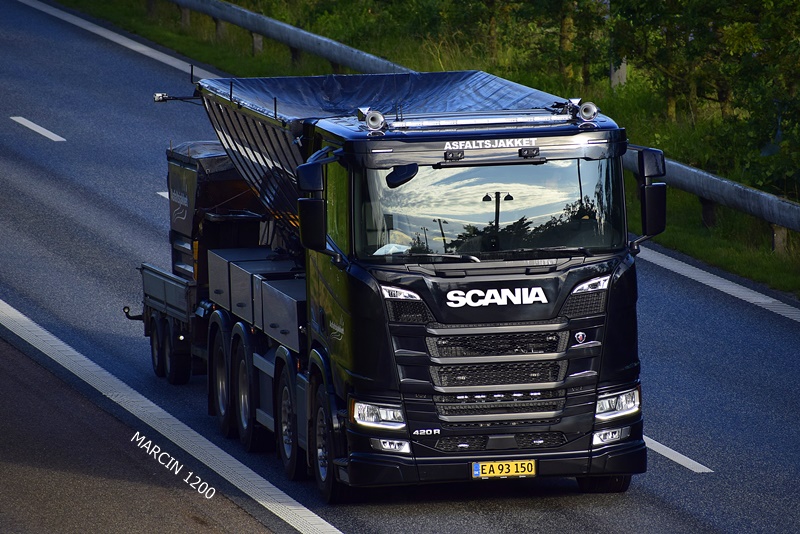 _DSC4253 ASFALTSJAKKET-crop-SCANIA R420 NG.JPG
