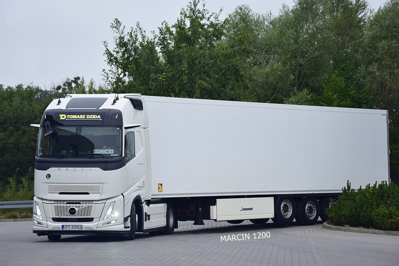 _DSC6484-crop-VOLVO FH AERO-TOMASZ DZIDA.JPG