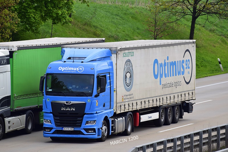 _DSC1368 OPTIMUS-crop-MAN TGX II.JPG