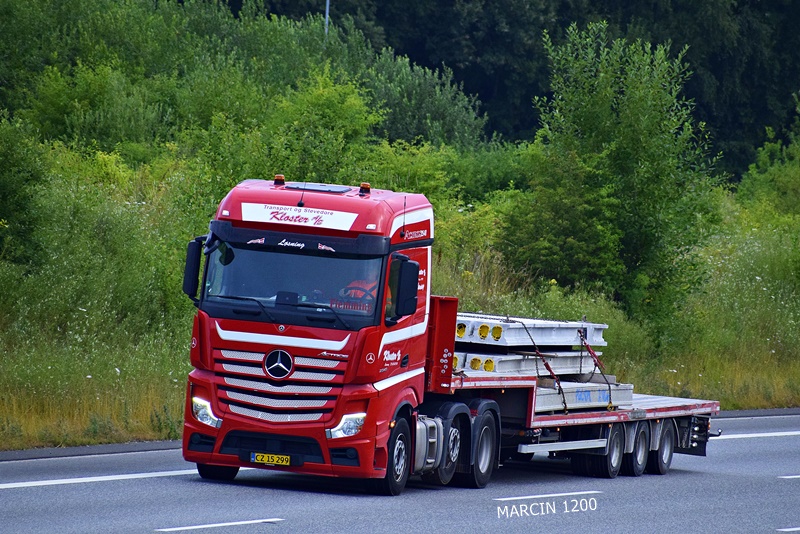 _DSC9802 KLOSTER-crop-ACTROS MPV.JPG