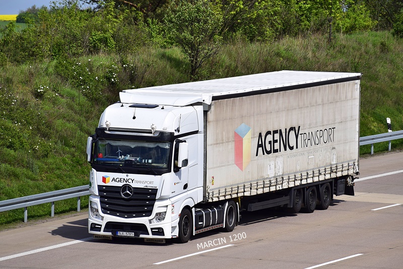 _DSC1941 AGENCY-crop-Mercedes-Benz Actros MP4.JPG