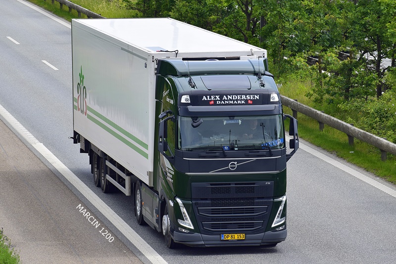 _DSC4762 ALEX ANDERSEN-crop-VOLVO FH V.JPG