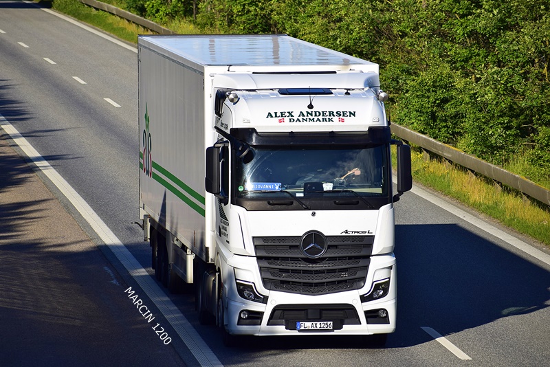 _DSC4992 ALEX ANDERSEN-crop-Mercedes-Benz ActrosL MP5.JPG