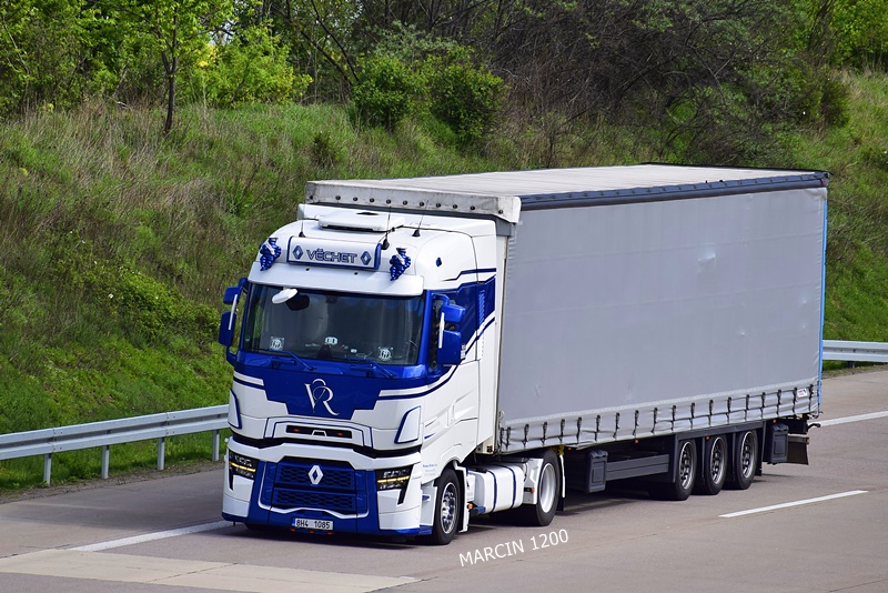 _DSC1521 VECHET-crop-RENAULT RANGE T EVO.JPG