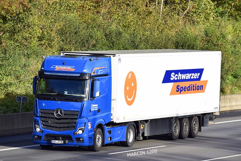 _DSC7849-crop-Schwarzer Spedition-Mercedes-Benz Actros MP5.JPG