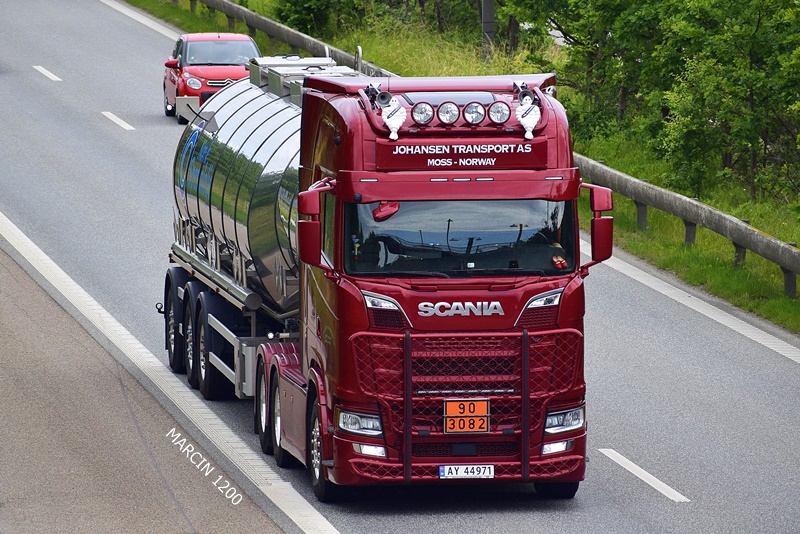 _DSC4902 JOHANSEN TRANSPORT AS-crop-SCANIA S NG.JPG