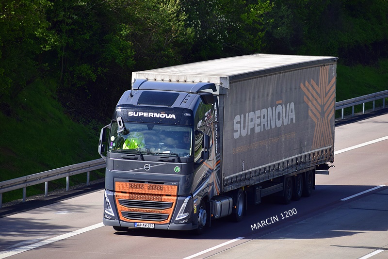 _DSC1449 SUPERNOVA-crop-VOLVO FH V.JPG