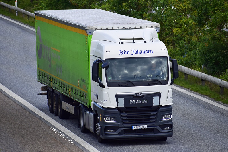 _DSC4343 KIM JOHANSEN-crop-MAN TGX II.JPG