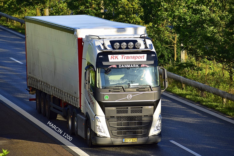 _DSC4215 RK TRANSPORT-crop-VOLVO FH V.JPG