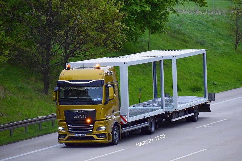 _DSC2353 JIRI MARINKA-crop-MAN TGX II.JPG