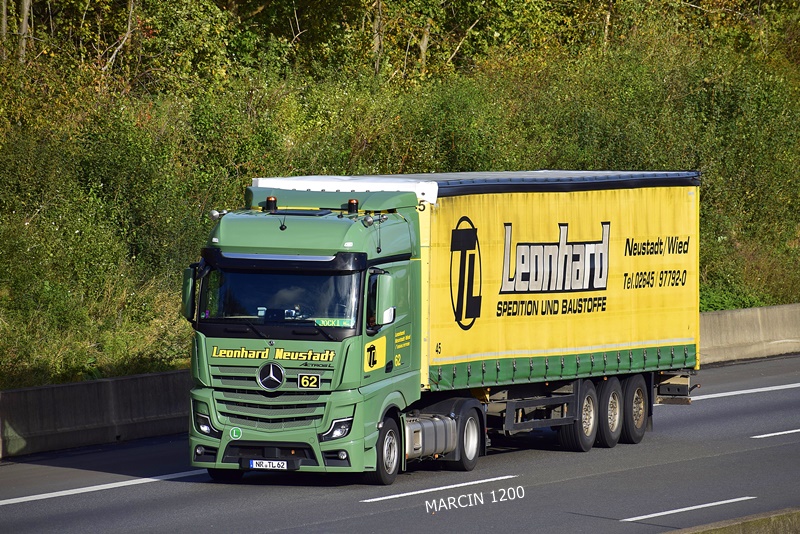 _DSC8077 LEONHARD NEUSTADT-crop-Mercedes-Benz ActrosL MP5.JPG