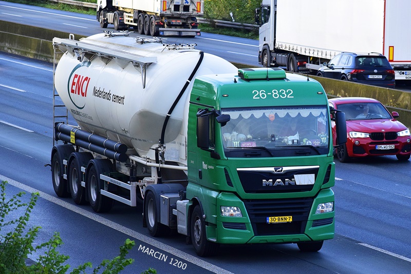 _DSC7558 VOS-crop-MAN TGX - Vos Logistics.JPG