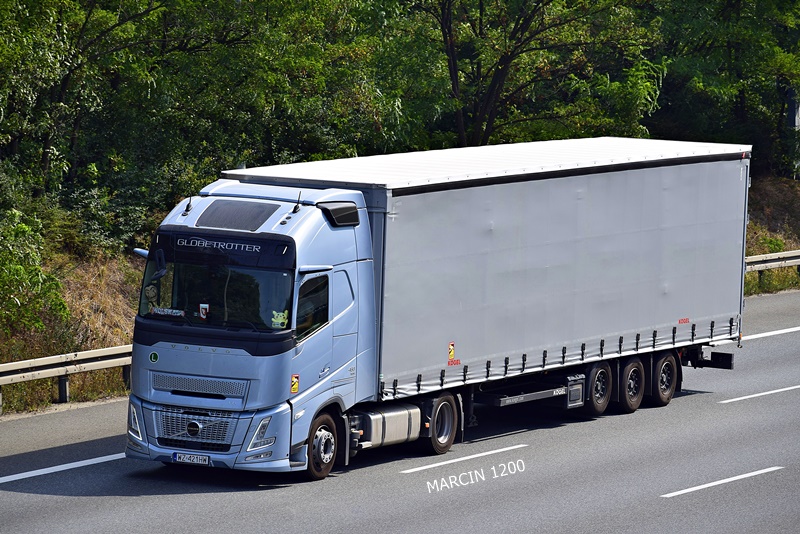 _DSC6579-crop-VOLVO AERO.JPG