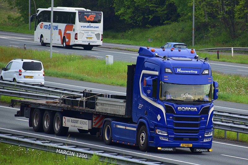 _DSC3869-crop-Houweling Transport-SCANIA R520 V8.JPG
