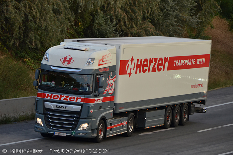 Daf 106XF_Herzer_1303.JPG