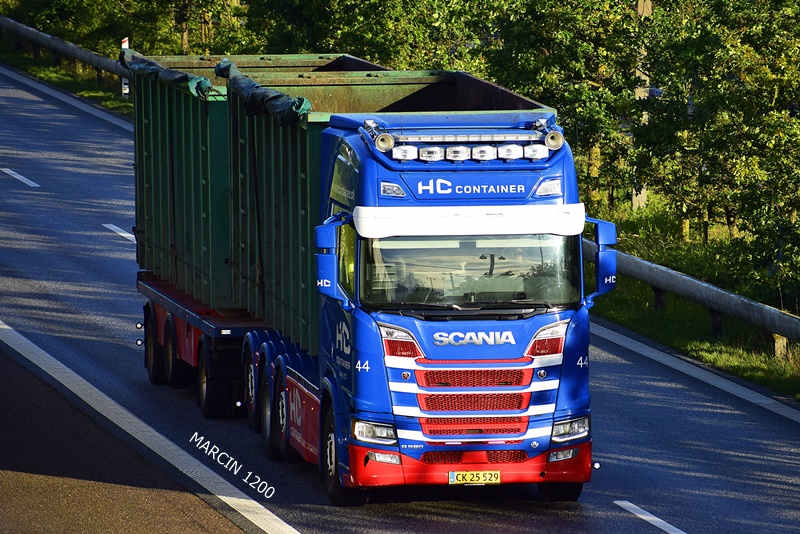 _DSC4212 HC CONTAINER-crop-SCANIA R580 NG.JPG