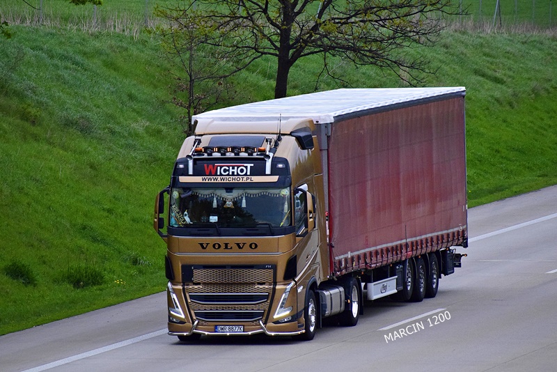 _DSC2327 WICHOT-crop-VOLVO FH V.JPG