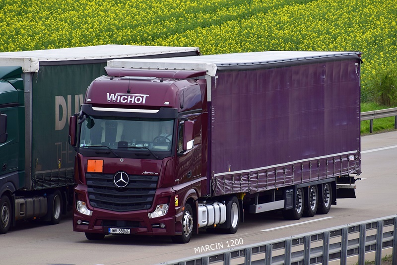 _DSC1589 WICHOT-crop-Mercedes-Benz Actros MP4.JPG