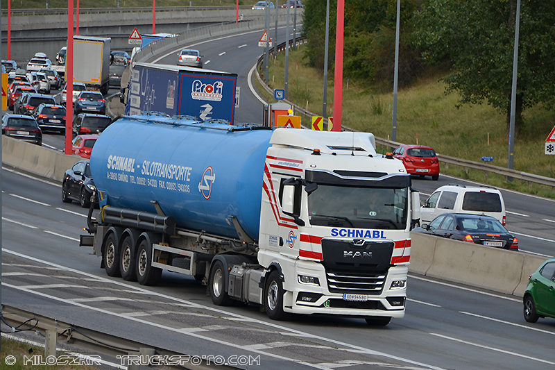 MAN TGX_Schnabl_1811.JPG