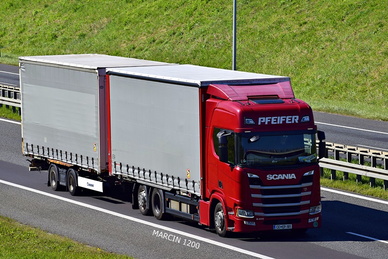 _DSC6482-crop-Scania R410-Pfeifer.JPG