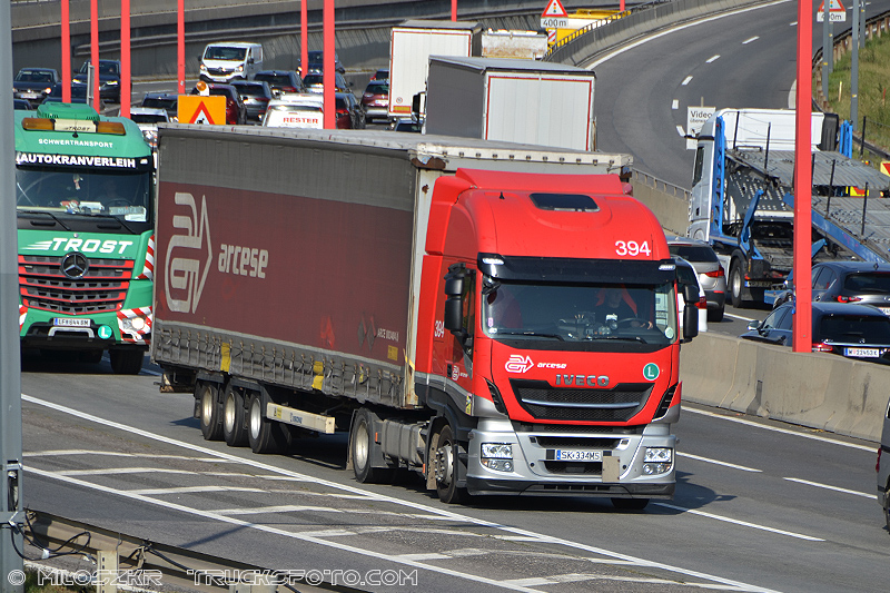 Iveco Stralis Hi-Way_Arcese_2113.JPG