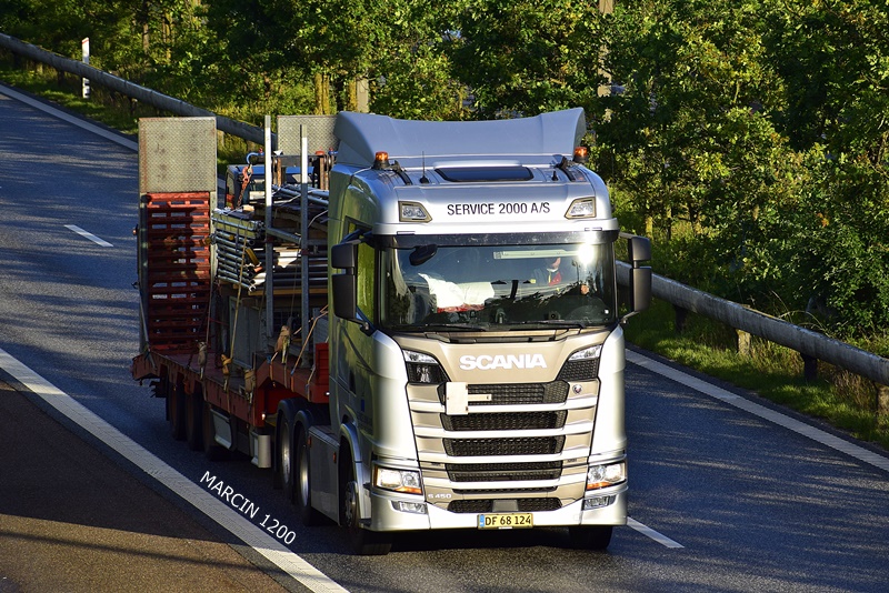 _DSC4227 SERVICE 2000-crop-SCANIA S450.JPG
