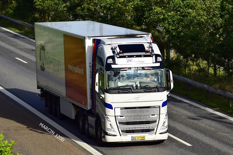 _DSC4310 JN SPEDITION-crop-VOLVO FH V.JPG