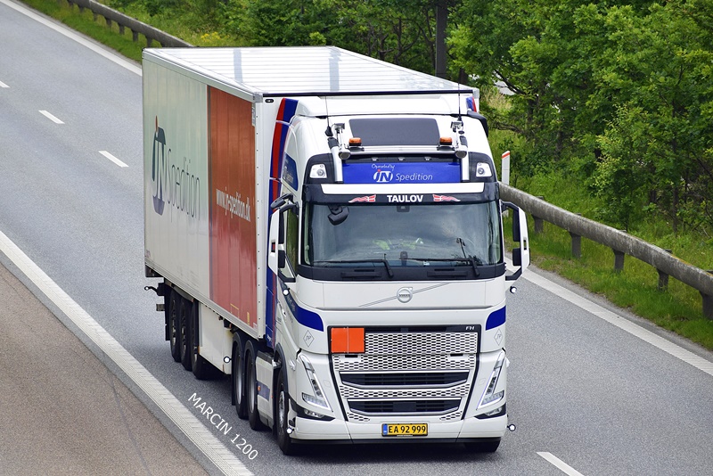 _DSC4908 JN SPEDITION-crop-VOLVO FH V.JPG