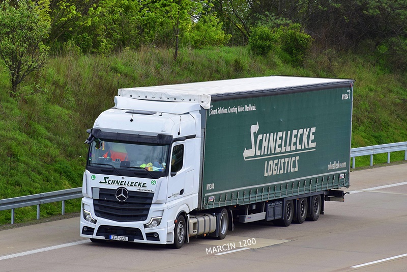 _DSC1871 SCHNELLECKE-crop-Mercedes-Benz ActrosL MP5.JPG