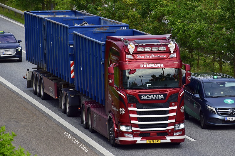 _DSC4395 HANS OLE CHRISTENSEN-crop-SCANIA S650 V8-25,25m.JPG