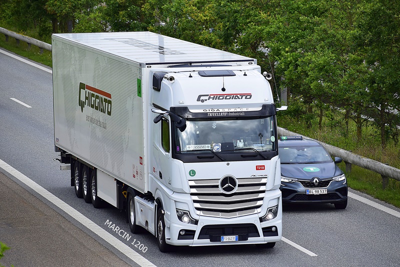 _DSC4463 CHIGGIATO-crop-Mercedes-Benz Actros MP5.JPG