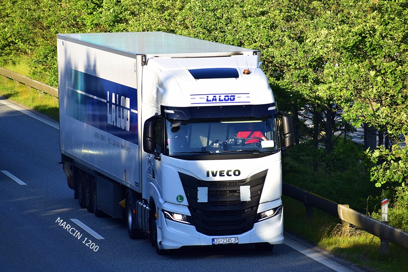 _DSC5015 LALOG-crop-Iveco S-Way.JPG