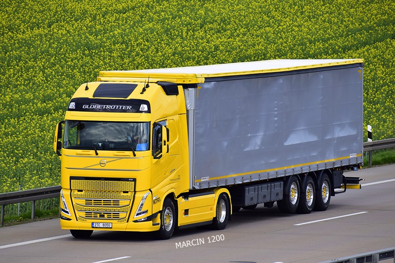 _DSC2396 KUPKA-crop-VOLVO FH V.JPG