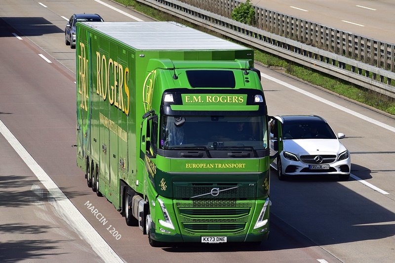 _DSC1456 ROGERS-crop-VOLVO FH V.JPG