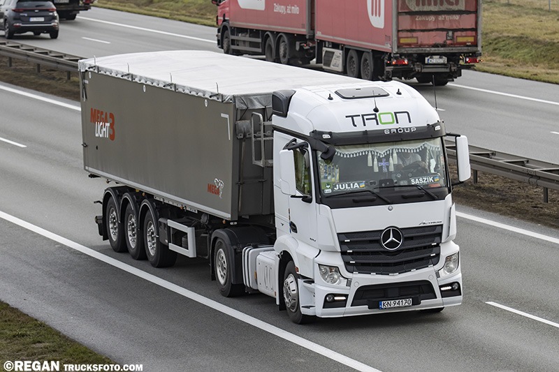 Mercedes-Benz Actros - Tron.jpg