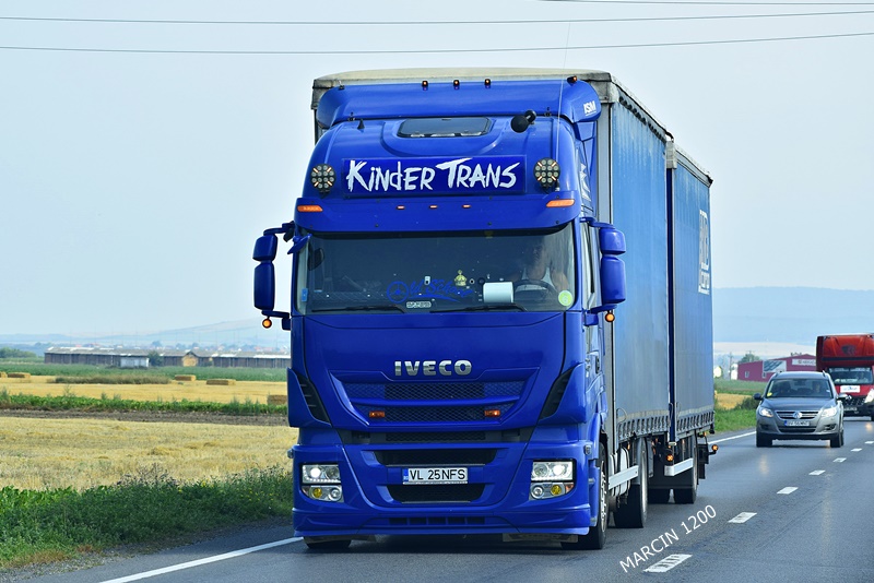 _DSC5499-crop-Kinder Trans-Iveco Stralis Hi-Way.JPG
