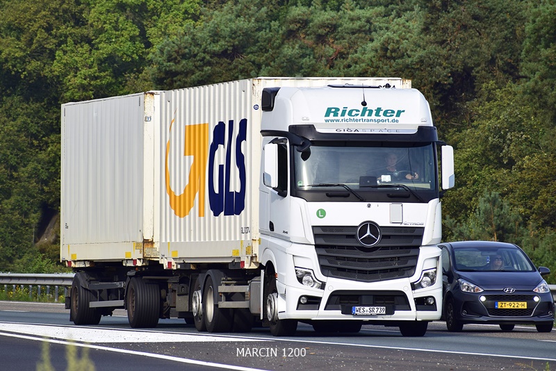 _DSC8240-crop-RICHTER-ACTROS MPV.JPG