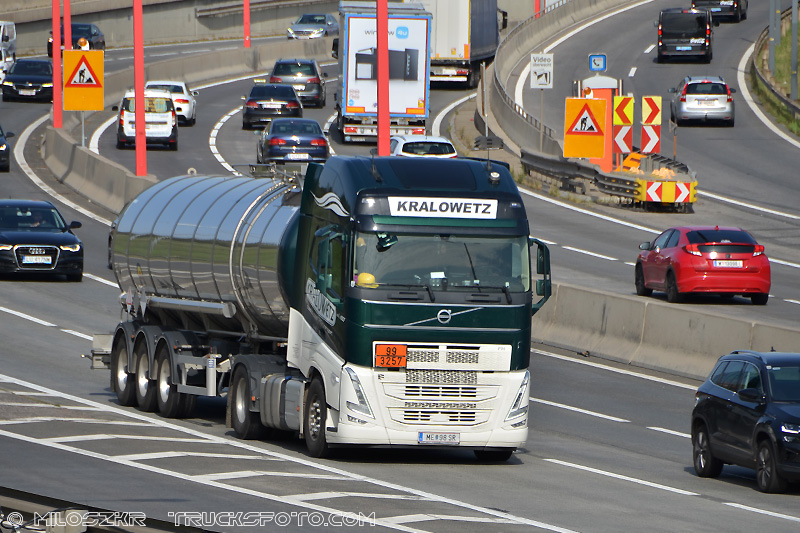 Volvo FH5_Kralowetz_1993.JPG
