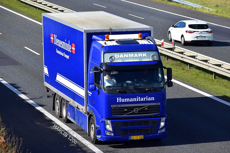 _DSC8074-crop-Dienesminde Humanitarian transport-VOLVO FH III.JPG
