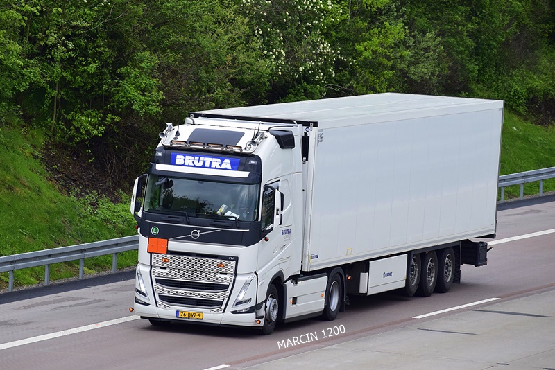 _DSC1183 BRUTRA-crop-VOLVO FH V.JPG