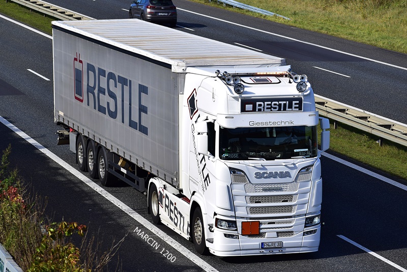 _DSC8017-crop-Restle Giesstechnik-SCANIA S NG.JPG