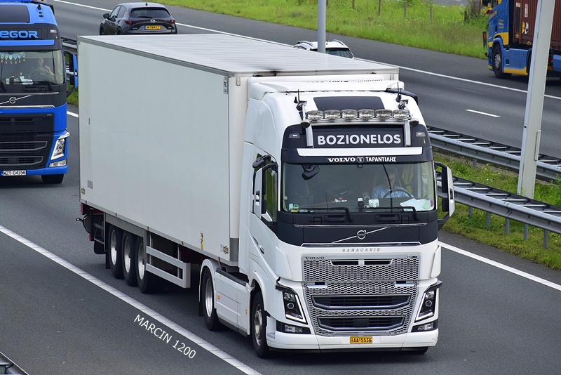 _DSC3371 Bozionelos-crop-VOLVO FH IV.JPG